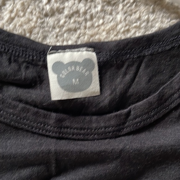 Cute ladies tank that says “mama needs a cocktail” excellent condition - Picture 3 of 4